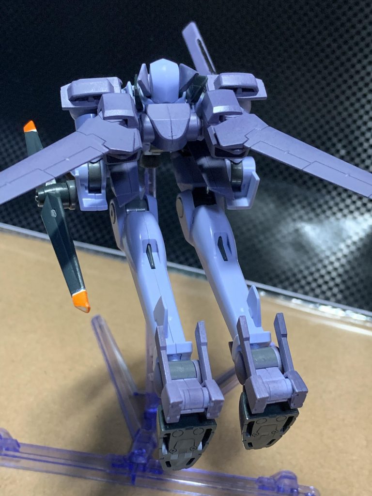 変形ショット。スタンドはVガン系キットのを拝借。小柄な機体だからジャストフィットしますね。