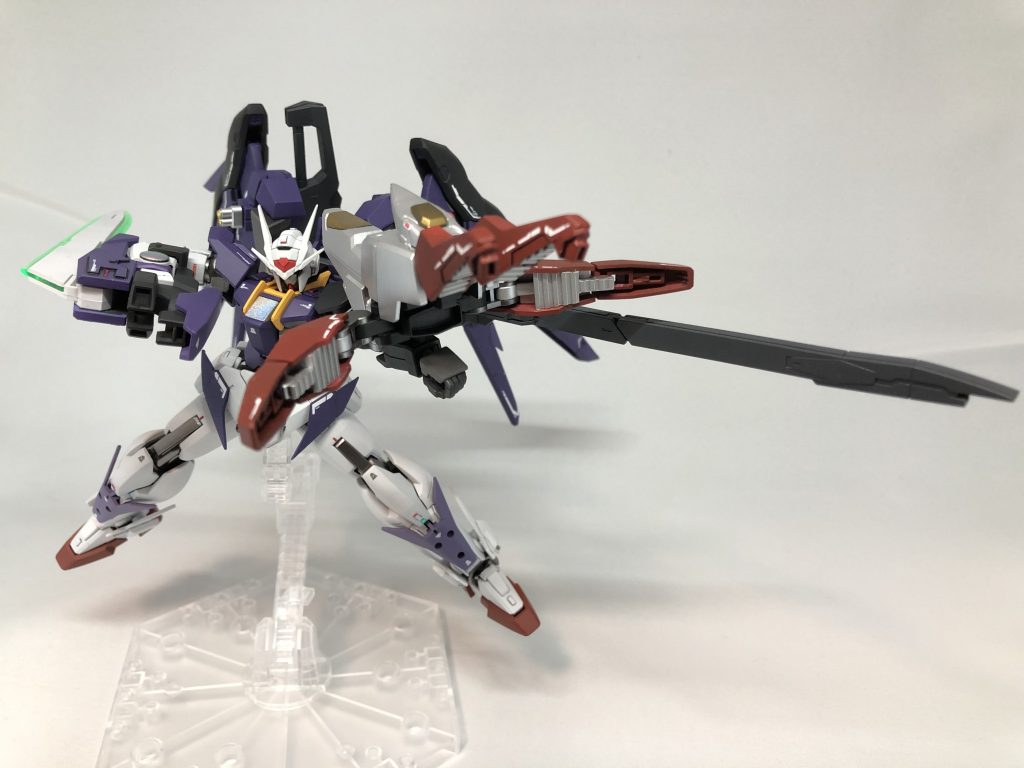 砲撃モード
全ての射撃武器を展開し、どのレンジからも射撃攻撃ができます。ダブルオーリベリオンの弱点でもあった、中距離の敵にも対応可能です。