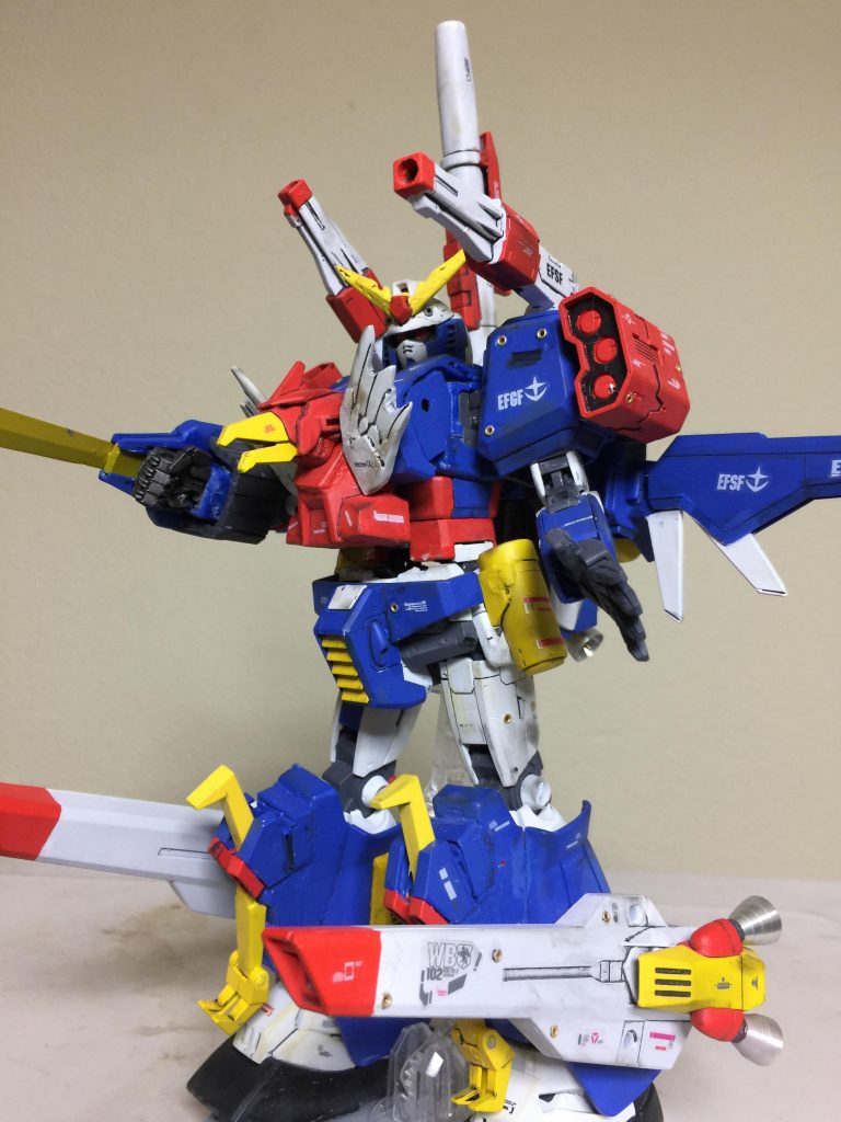 カイザートライエースの台座は
先月 ガンダムベース東京に
行って買ったものを使用しました。
