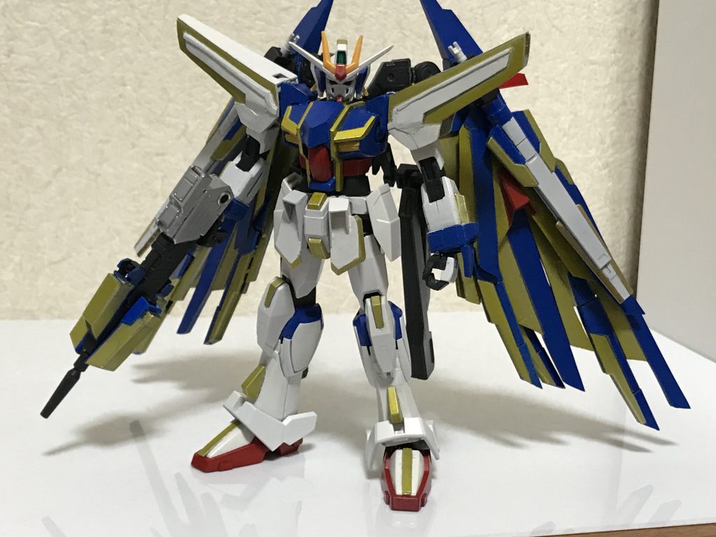 全体像はこんな感じ、肩、フロントアーマー羽など新しくプラ板から作り直しました