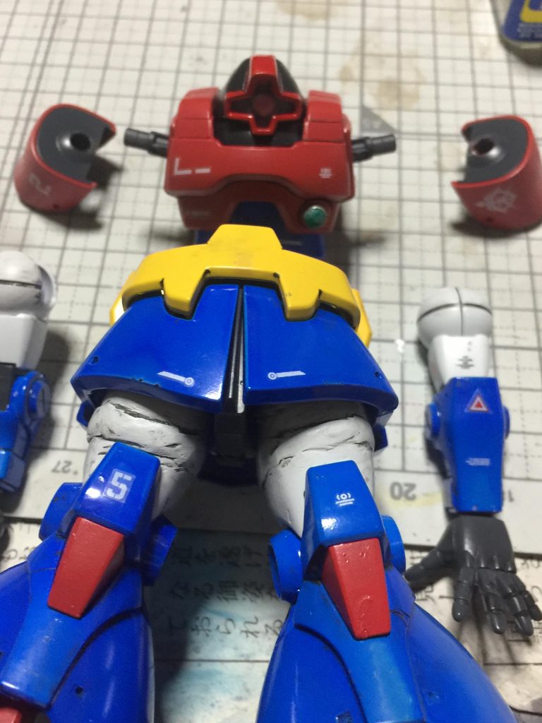 スミ入れと水転写デカール貼りの
制作工程です。