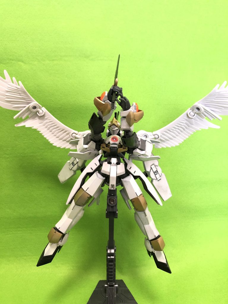 「エクス……カリバァァァァァーーー！」
肩関節がかなり柔軟なので、ポーズが自由に決まります。