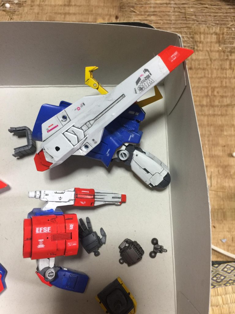 今回は 水転写デカールとデカールシールを
半々に 使用しました。