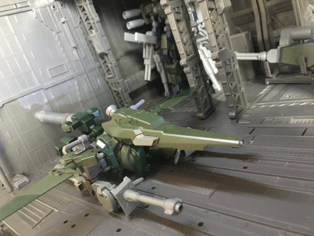 飛行形態への変形機構を組み込む事によって機動力や速力の向上を図った、一定の効果は得られたものの当初開発陣が期待されたほどの性能は出なかったが追加ブースターを取り付ける事により多少の改善が見られた。