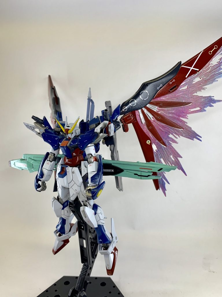 前作はGNドライブの機能を失っている設定にしたのですが、アニメ映像を参考に別の翼も用意。