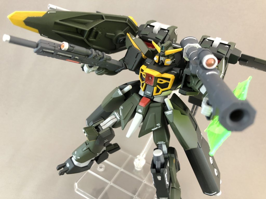 締めは定番のフルバーストポーズにて!
SEEDコンへの投稿を目標に製作を始めた本作ですが、投稿期間を逃したことでゴールを見失い、思いつくまま気の向くままにギミックを増やしたり工作を試したりしているうちにあまりにも要素の多すぎるガンプラになってしまいました。
とはいえ、なんとか最終的にまとめる事ができ、また、自分の工作レベルを引き上げるきっかけになってくれた作品なので、愛着もひとしおです。
ここまでご覧いただいた皆様、本当にありがとうございました!
