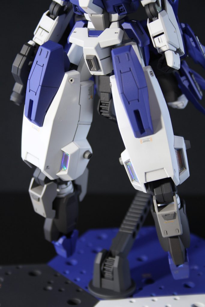 腕でと脚にホログラムシールでワンポイント付けてみました(*´ω`*)