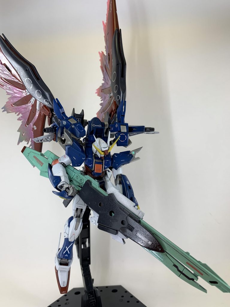 超長距離ビーム砲

デスティニーの長距離ビーム砲とダブルオースカイのロングライフルを組み合わせたバスターランチャー風武器。見た目より構えるのは窮屈になりません。