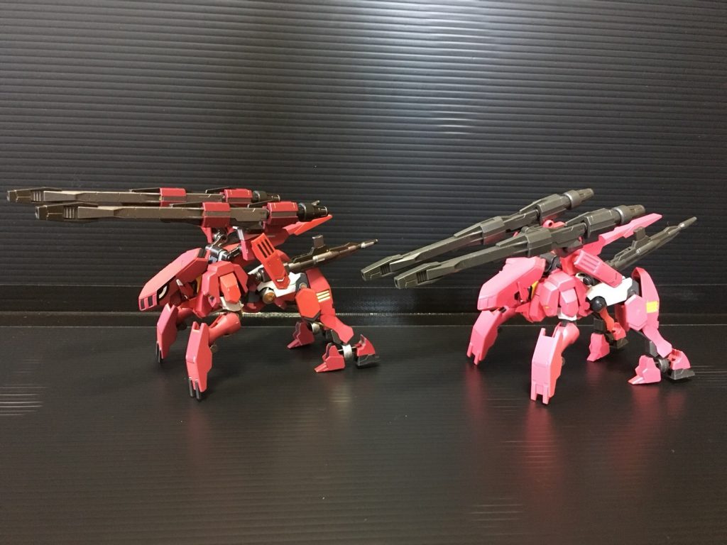 改修ポイントとして変形時のレールガンの射角を大幅に広げています。