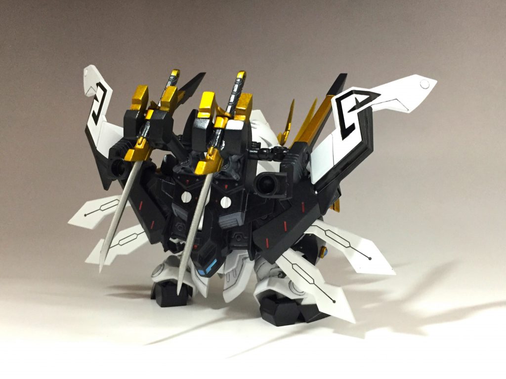 バックパックは横に延長し
羽根はLGBBのものを使用しています