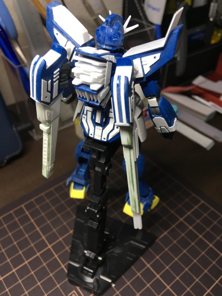 ヴェスバーをプラで作り直しています。左が純正ヴェスバーを少し変え、右がショットガン風に変えた方です。