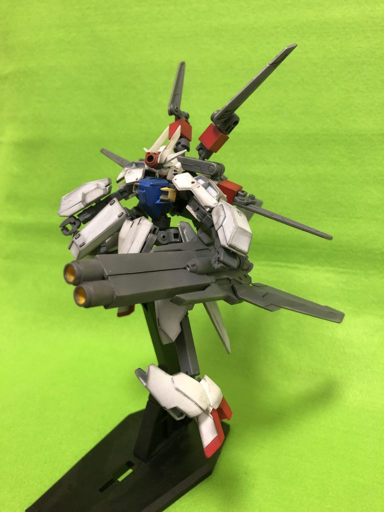 オーバーオール ブラストモード。
巨大なビームキャノンを構えた形態で、ビームキャノンは大出力、拡散、収束と撃ち分けが可能です。ブラストジャケットの火力を再現した形態。