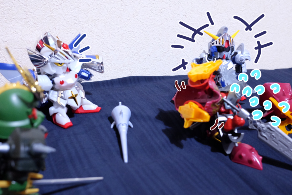 騎士?:ハハハ!  みっともない姿を晒しおって!
司馬懿:貴様、謀ったな!  助けろ!
騎士?:誰が助けるか阿呆め!
騎士:お前、その喋り方…聞き覚えがあるな…