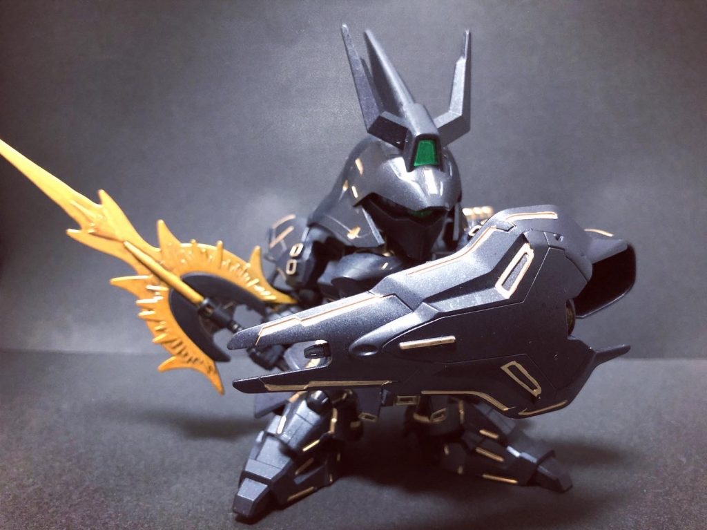 ビームトマホーク抜刀。アナハイムの試験機でありネオジオンへ納品される機体では無いとし、シールドにはネオジオンマークを使用していません。