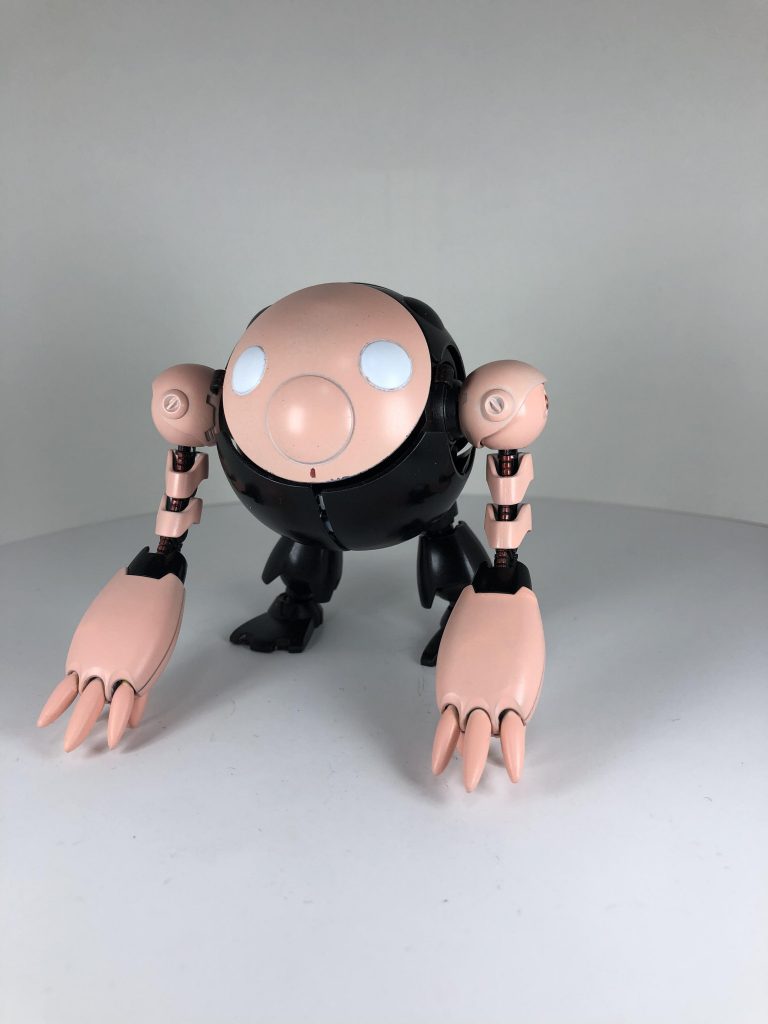 正面。このフォルムとお腹の開閉を見た時からいつかやろうと思ってたネタ。