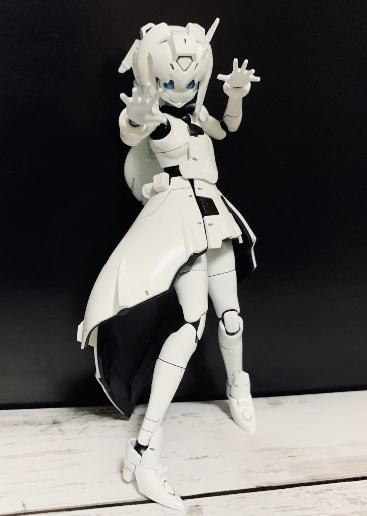 画像ではわかりづらいですが、ホワイト部分は光沢、ブラックの部分は半光沢で仕上げています