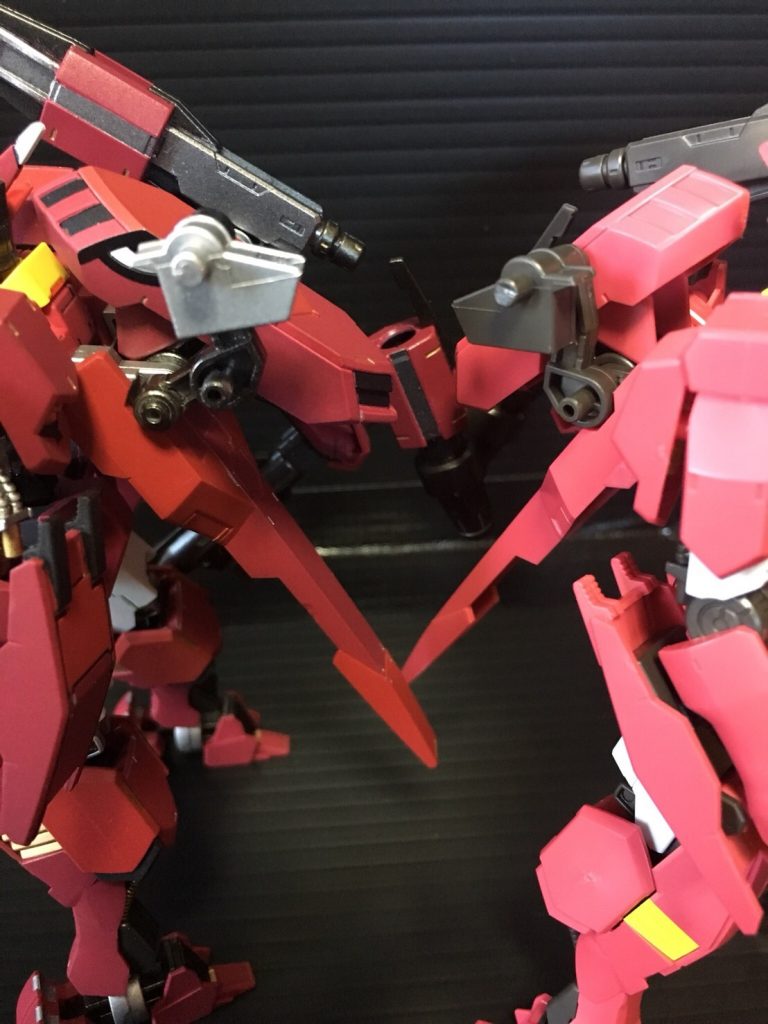 レールガンのアームの付け根にこいつを噛ませているだけです。
