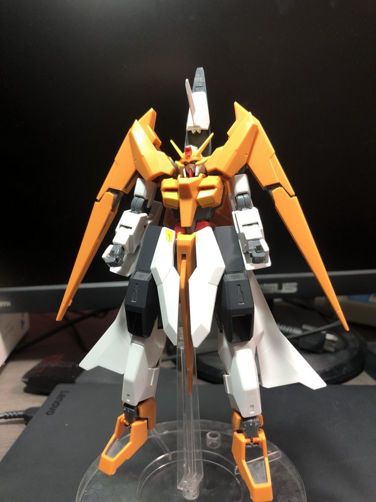 第2形態 アディオスガンダム 
スーパーロボット風
腰回りがゴツくなっていい感じ!ですが彼の膝は横向いてるので