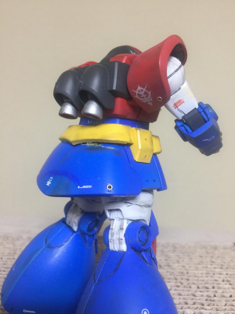 背中や腰は 少々 ウェザリングマスターで
汚しを入れました。