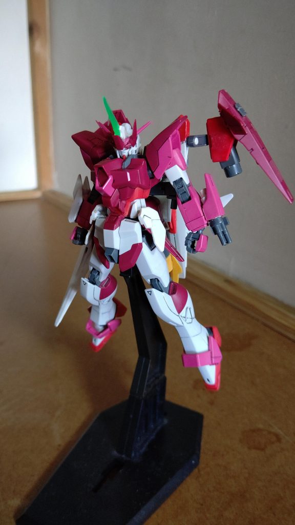 □前面
胸部、肩部はランシエのものへ変更
以前のものよりランシエのパーツが増えました
左腕の武装はガトリング砲とビームソード(白いのみえると思いますが)