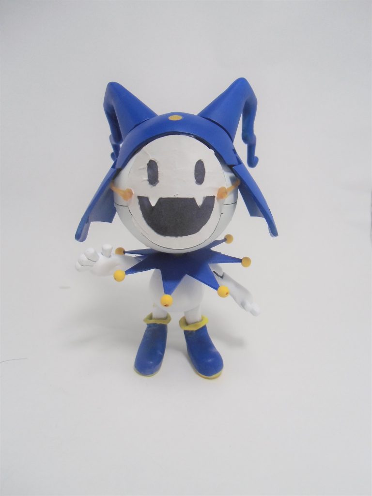 あまりにも遊びの要素が少なかったので、模造紙で元ネタ風のお面を作ってみました。
さすがチープすぎだったかもしれません==;