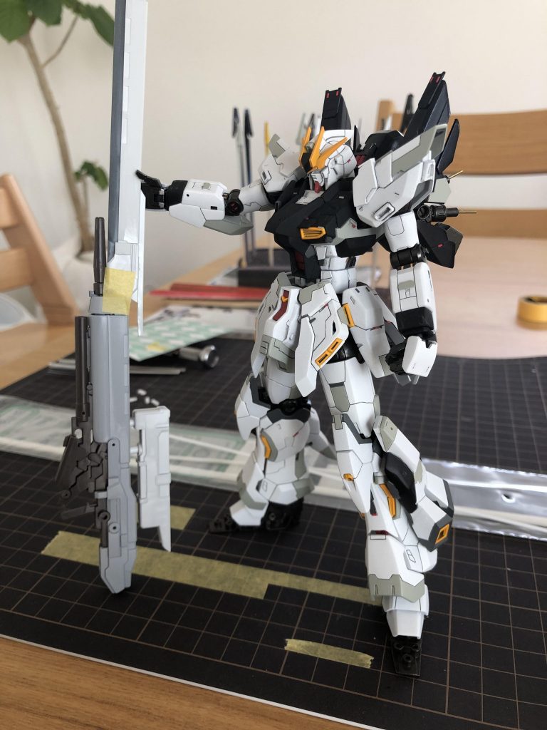 時間がなくサフと塗り分けとパーツごとに並行して進めていったのでサフ全体とかありませんでした…