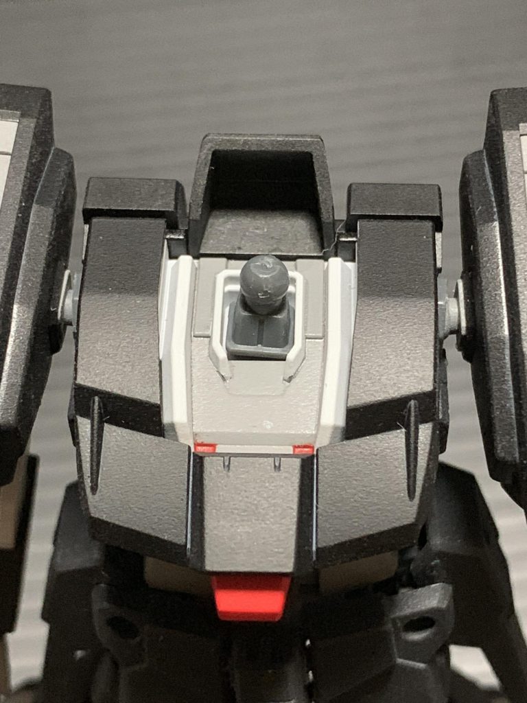 今回の気合ポイント
顔とか首回りとか、センターのシール以外はマスキングでやりきりました!
角の下の赤い三角とか特にね!!
エナメル使えば楽だったけどなぜ使わなかったかは自分でも謎
あとはシールが無かったセンサー系はだいたいライトニング付属のシールの余白から切り出して埋めきったはずです
・額、後頭部
・BWS主翼部
・BWS Mk-Ⅱ機首部、ライフル前面、(メインバーニアの小さいのはわかんなかったのでとりあえず貼っときましたね)