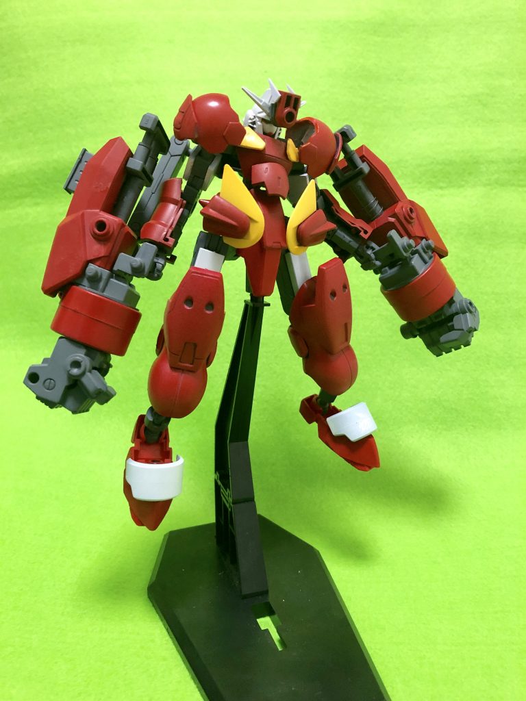 インパクトアーム装備。重すぎて擦れすぎて怖いので、普段は外しています。コトブキヤの「インパクトナックル」をそのまま2つ使用。アームで接続しました。