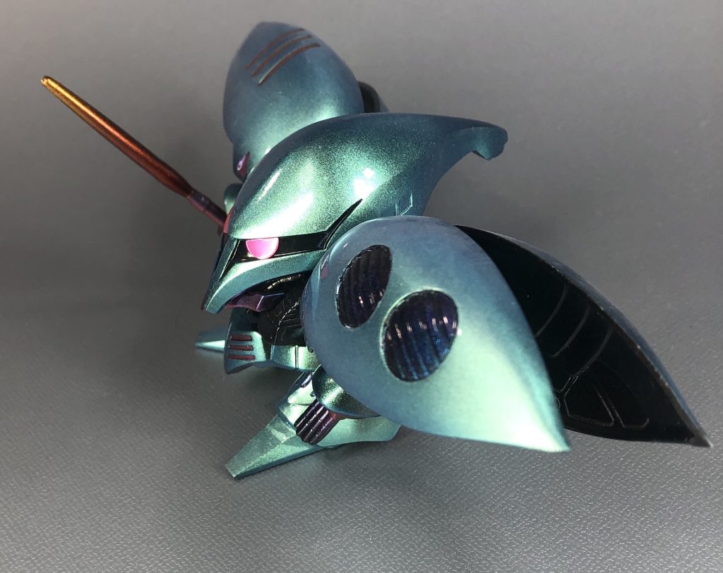 それほど偏光しないのが、カラーストリームパール顔料ラピスサンライト
黒から塗って仕上げはクリアです♪