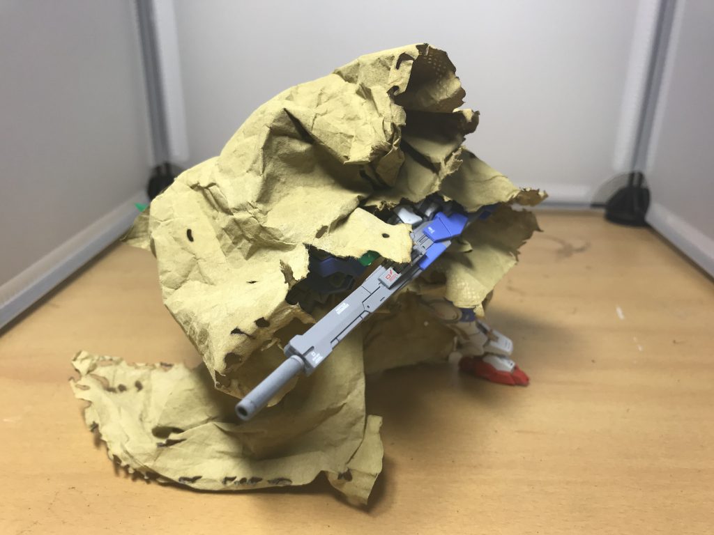 『ガンダムW frozen teardrop』のマントに身を包んだスノーホワイトとワーロックをイメージ。正体不明の不気味さを上手く演出できたかと