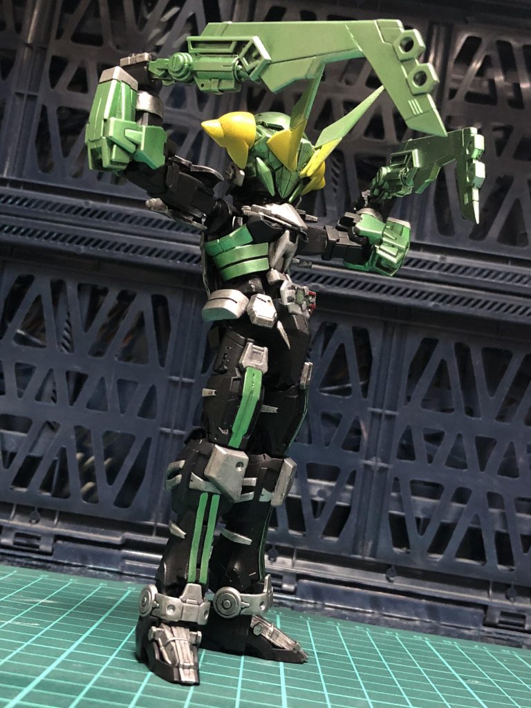 「私の仕事は、人間をワラwa……
「滅亡サセル事」
公式サイトのポーズも取れます。
まさにカマキリといった感じ。