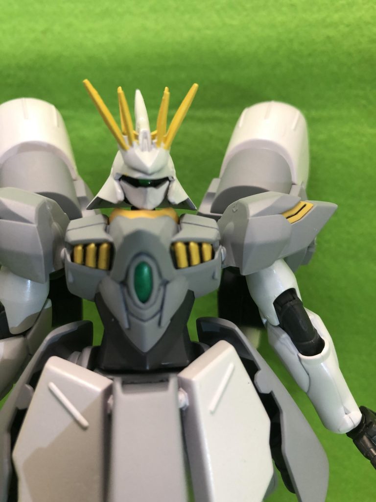 バストショット。何故ピントは肩に合っているのか。
脚の接続なのですが、レギルスの腿とブレイヴの脚はそのままでは接続出来ません。なのでブレイヴの膝関節の上側(腿側)のパーツをレギルスの物に置き換えて接続しました。他は全て無改造で接続できました。