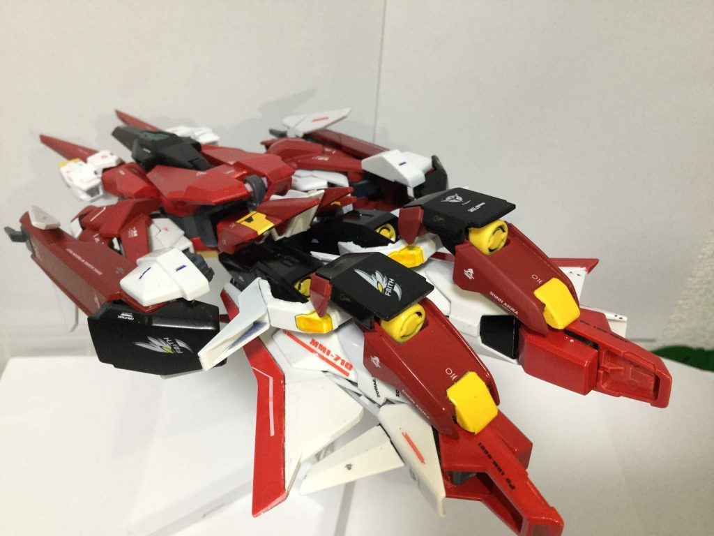 脚部にGNバーニアを増設
リアスカートも二重にしかなりのスピードアップを可能にした