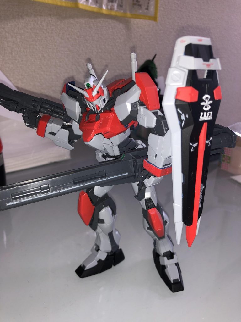 シールドのザフトマークが映える。