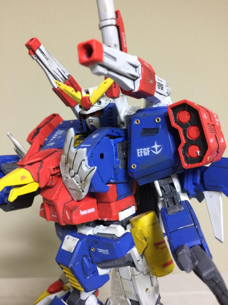 胸のファイヤーバードは
HG トライオン3のソラトライオンの
頭部を加工して制作しました。