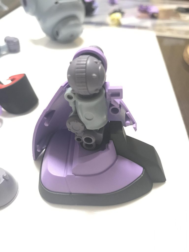 足は驚異の無加工！ドム側の方に関節穴を開けただけです。