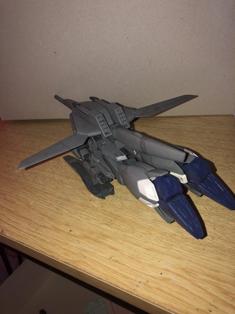 スペースファイター形態:後ろ
試験機なので、BWSにもスラスターを付けて単独での試験が出来るようにしました。
MSは脚部とテールスタビライザーのみ変形しています。