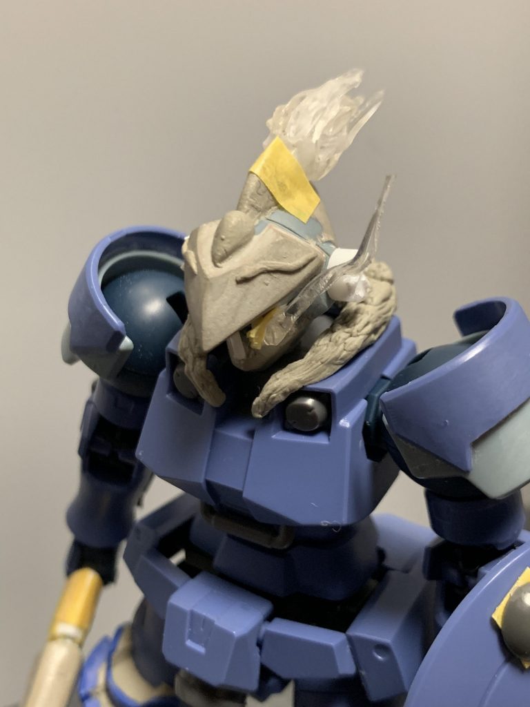 頭はパテ
頭のフサフサと眼の光は透明プラ板を炙ってます⭐️