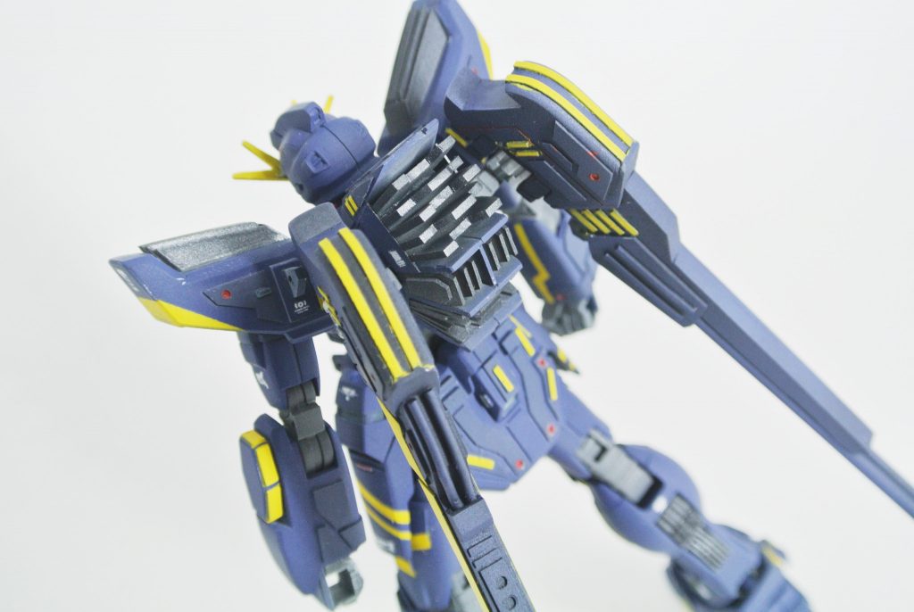 分かりずらいですが、ヴェスバー両方プラで作り直していて、片方はショットガン風にしています。バックパックは1mm、0.5mm、0.3mmの順で入れています。