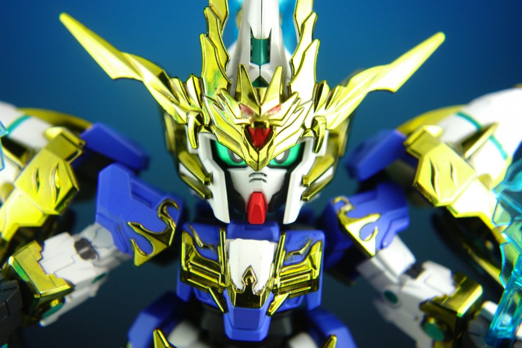 角飾りを１ｍｍ下げてあります