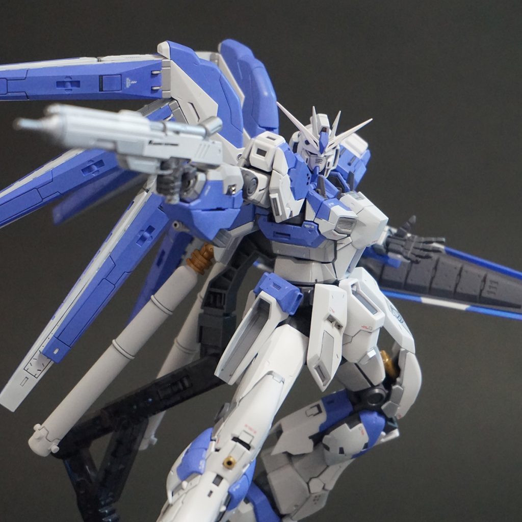 ビームライフルを構えて