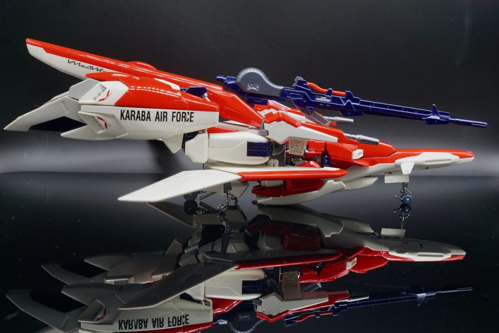 可変機ならではのお楽しみ、飛行形態のウェーブライダー。今までにもZやデルタプラス等を作ってきたけど、ウェーブライダー形状はこのA1が一番自分的には好み。