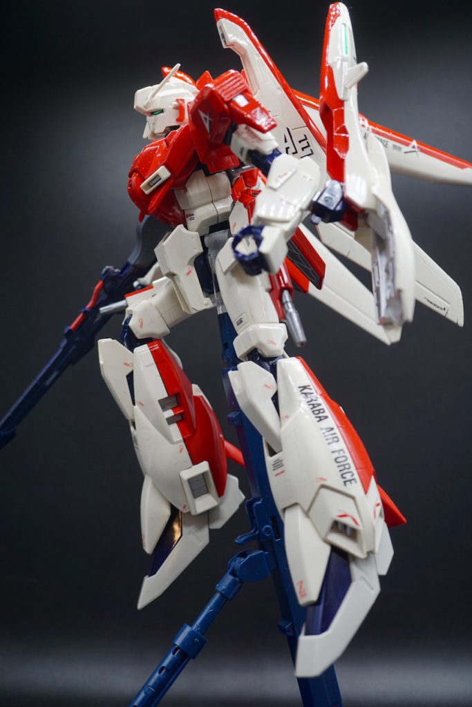 古いMGなので可動域の自由度はそれ程大きくないけど、MS形態時も飛行形態時もとてもバランスよくカッコ良い自分的に大当たりなMG。これからも機会があったら作り続けたいなと思っている。
最後までご覧くださってありがとうございました!!!