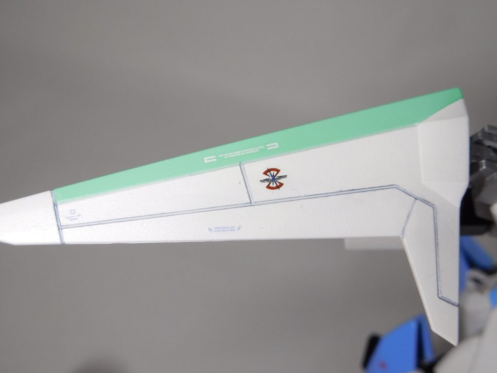 RBコーションデカールって奴がいいアクセント。

薄めの色だからテキトーにペタペタ貼っても煩くならないのがよき。