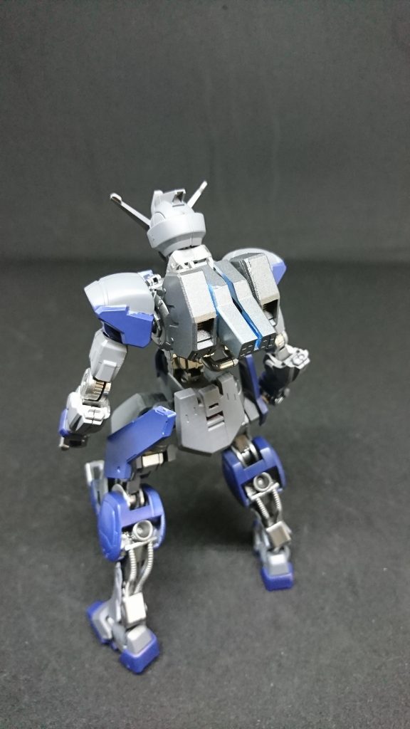 ガンダム・ルシファーネクストフレームの一機ネクストフレームのプロトタイプにあたる機体、特殊武装がなくAIも非搭載で他のネクストフレームと比べるとやはり戦闘力が劣るが、ネクストフレームの出力と乗り手によってポテンシャルを引き出すことにより対等に戦えるのではないかと考えられるパイロットは「ノルン」の隊長アロンソ・リチェルカの弟、ヨハネス・リチェルカが任命された