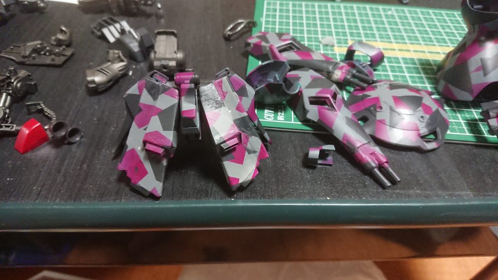 が、スプリッター塗装がしたいという欲を押さえきれず、塗装。普通に迷彩でも何でもない。というか寧ろ目立つ塗装のヤクト・ドーガとなってしまいました。