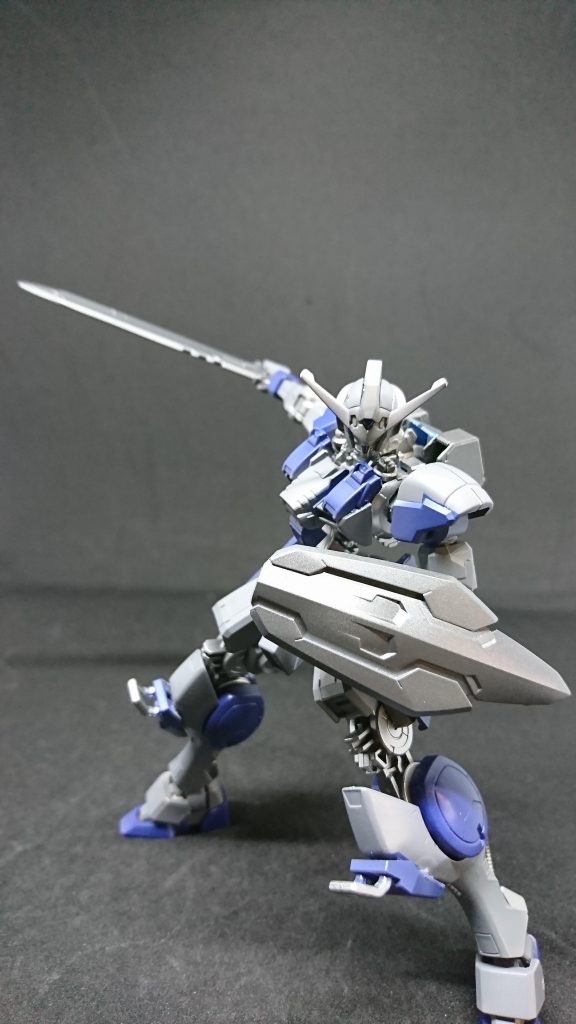 ルシファーソード/ルシファーシールドガンダム・ルシファーの専用武装レアアロイに少量のブリガンダインを配合し強度も高く扱いやすい装備でありヨハネスのお気に入りの武装