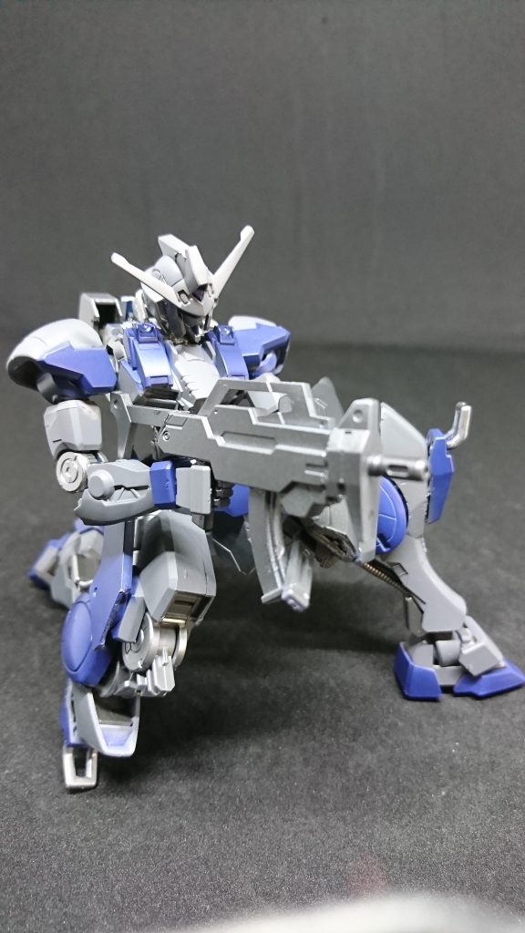 試作型サブマシンガン同じく設計図データの元製作されたサブマシンガン連射力が高いが弾切れを起こしやすく予備弾装が必要とされている