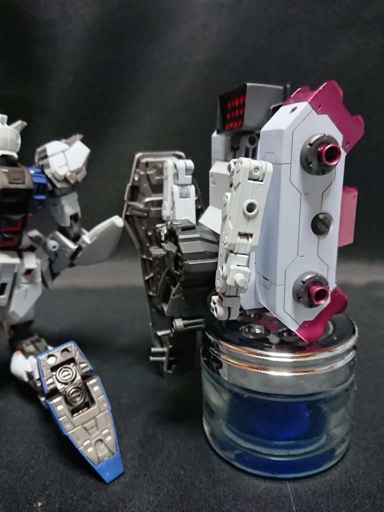 ランドセルの裏側はこのようになっており背中と腰部に接続します。