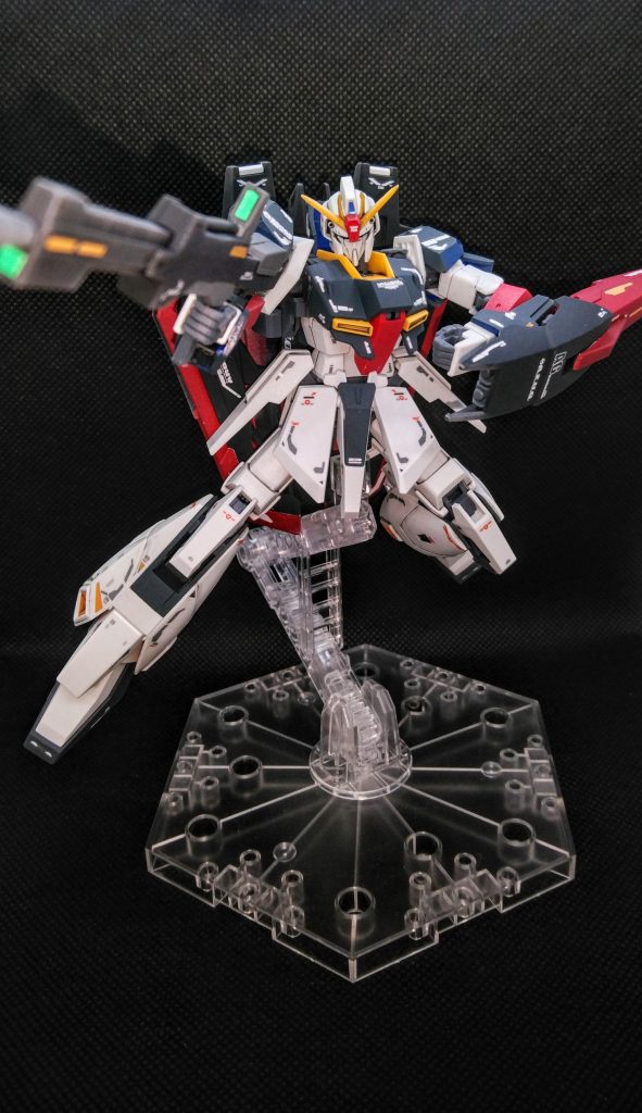 キット自体はHGなので、それ程パーツ数も多くなく作りやすい印象でした。可動域も御覧の通り不都合の無い範囲でポージングが決まります。